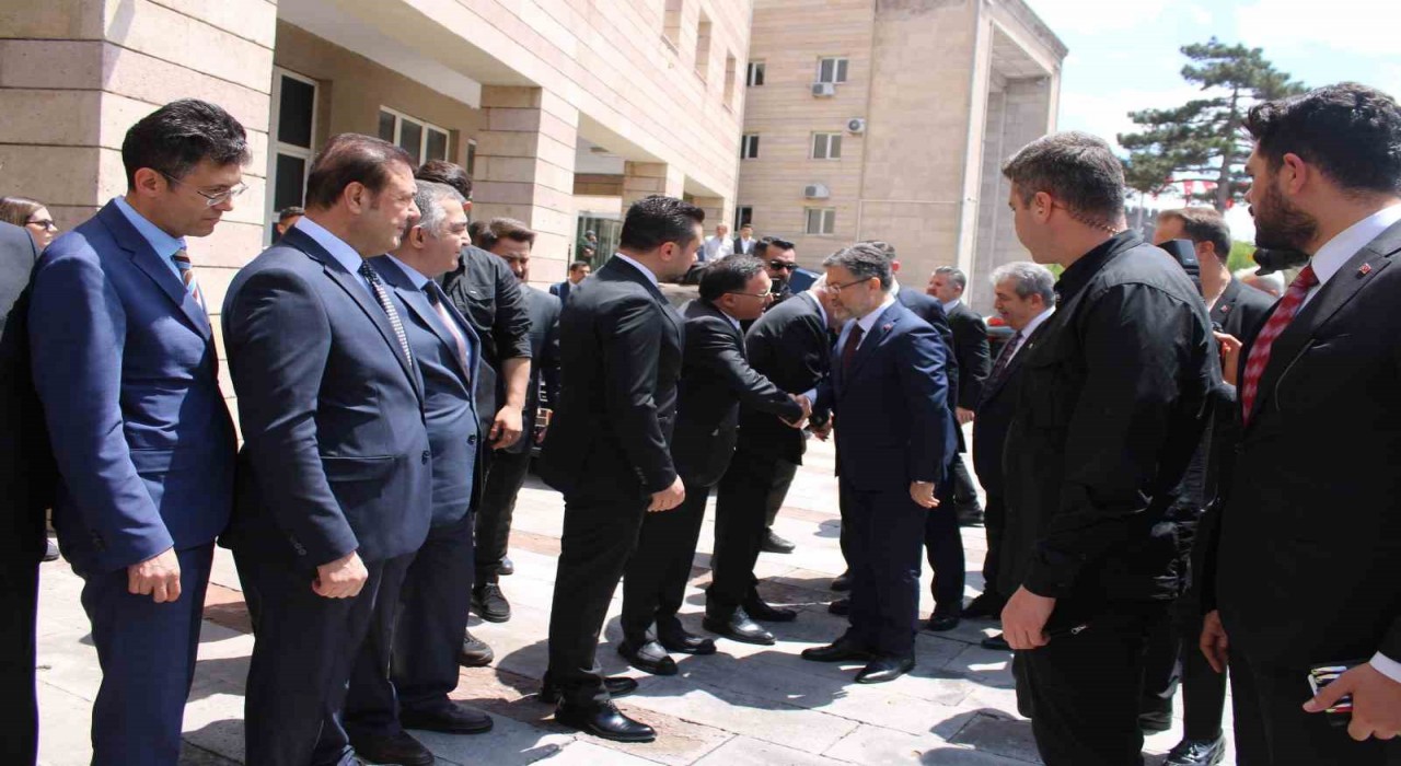 Bakan Yumaklı Kayseri Valiliğini ziyaret etti