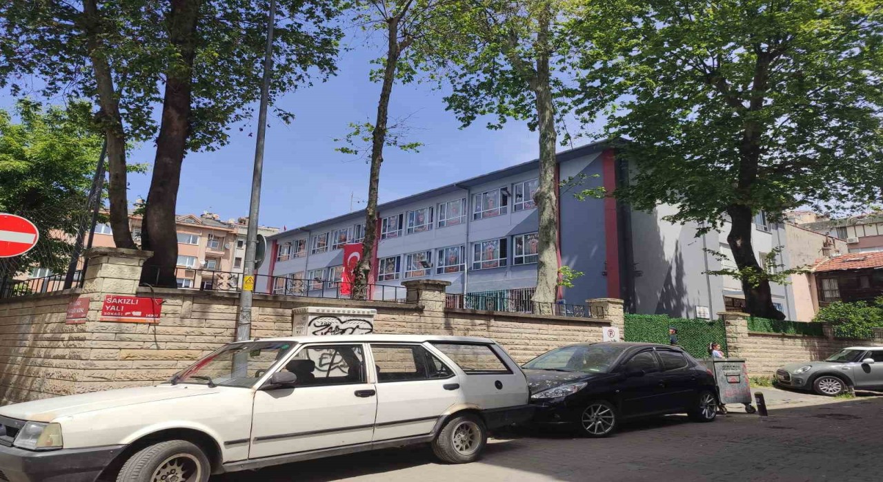 Bakırköyde okul tuvaletinde çıkan yangın paniğe neden oldu