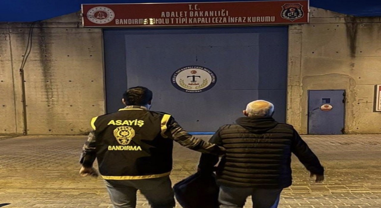 Balıkesirde 16 ayrı suçtan aranan şahıs Bandırmada yakalandı