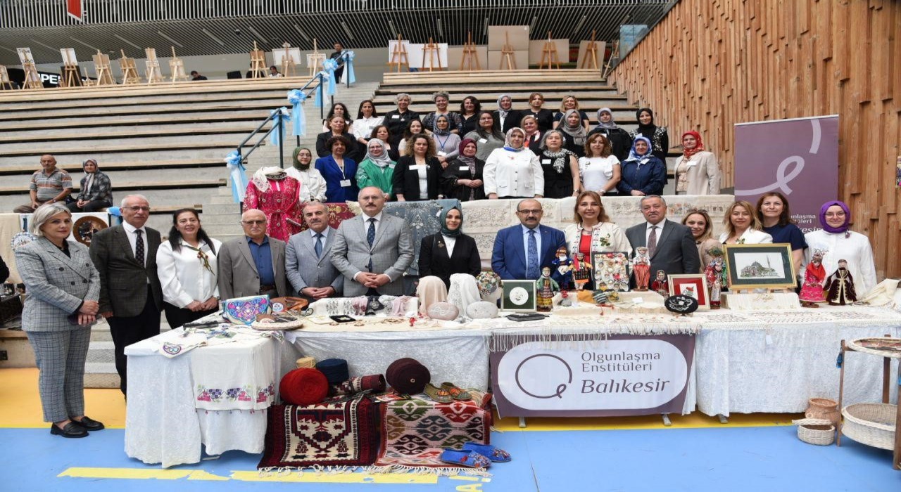 Balıkesirde 2 bin 874 kursta 61 bin kursiyer belge aldı