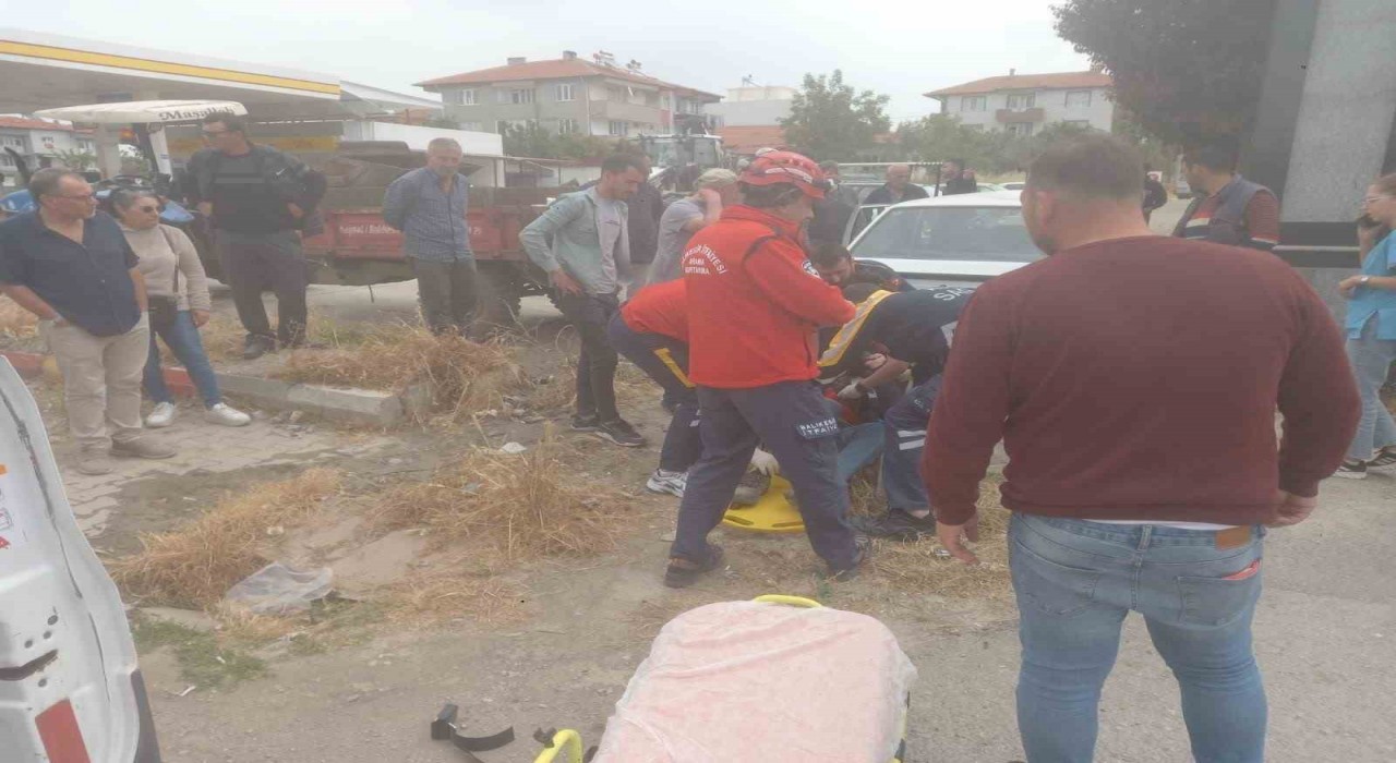 Balıkesirde çift taraflı trafik kazası: 2 yaralı