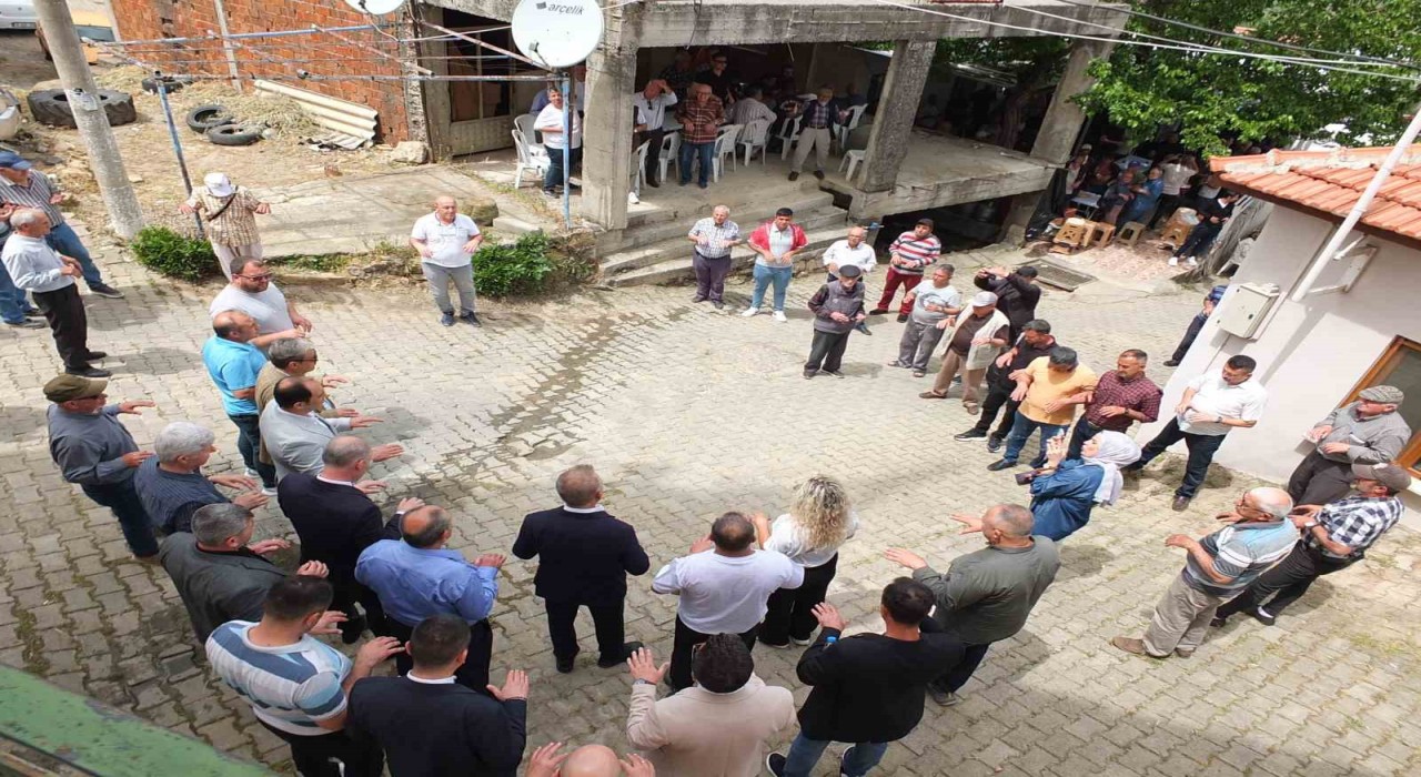 Balıkesirde çiftçiler yağmur duasına çıktı