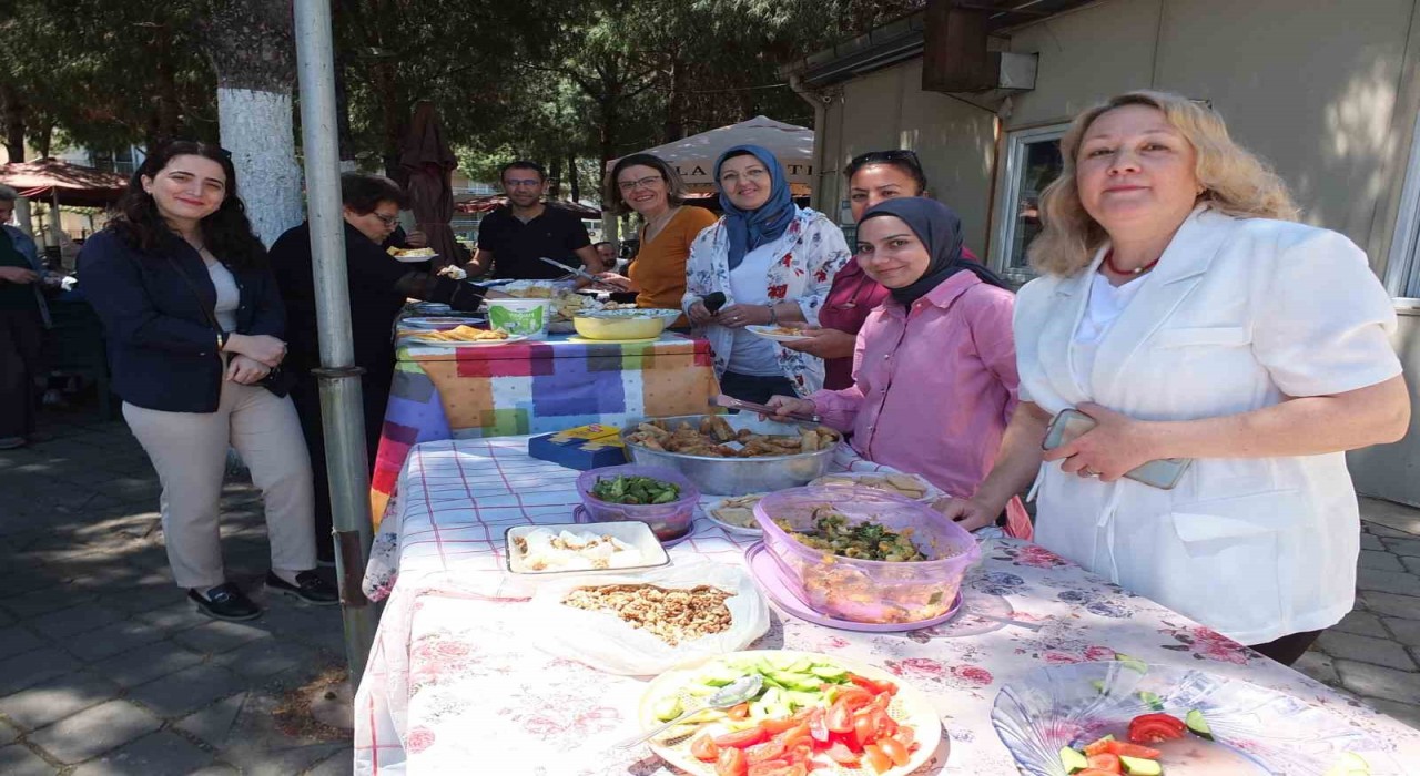 Balıkesirde çölyaklılar geleneksel kahvaltıda bir araya geldi