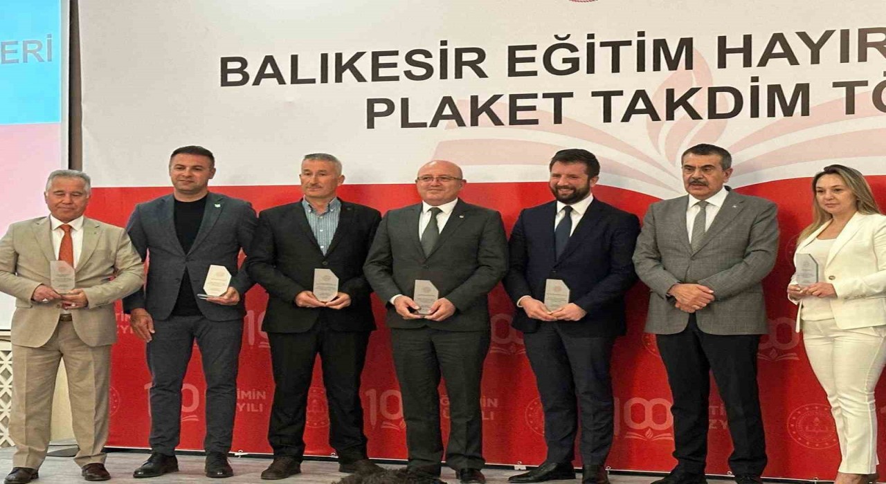 Balıkesirde eğitime destek veren hayırseverler onurlandırıldı