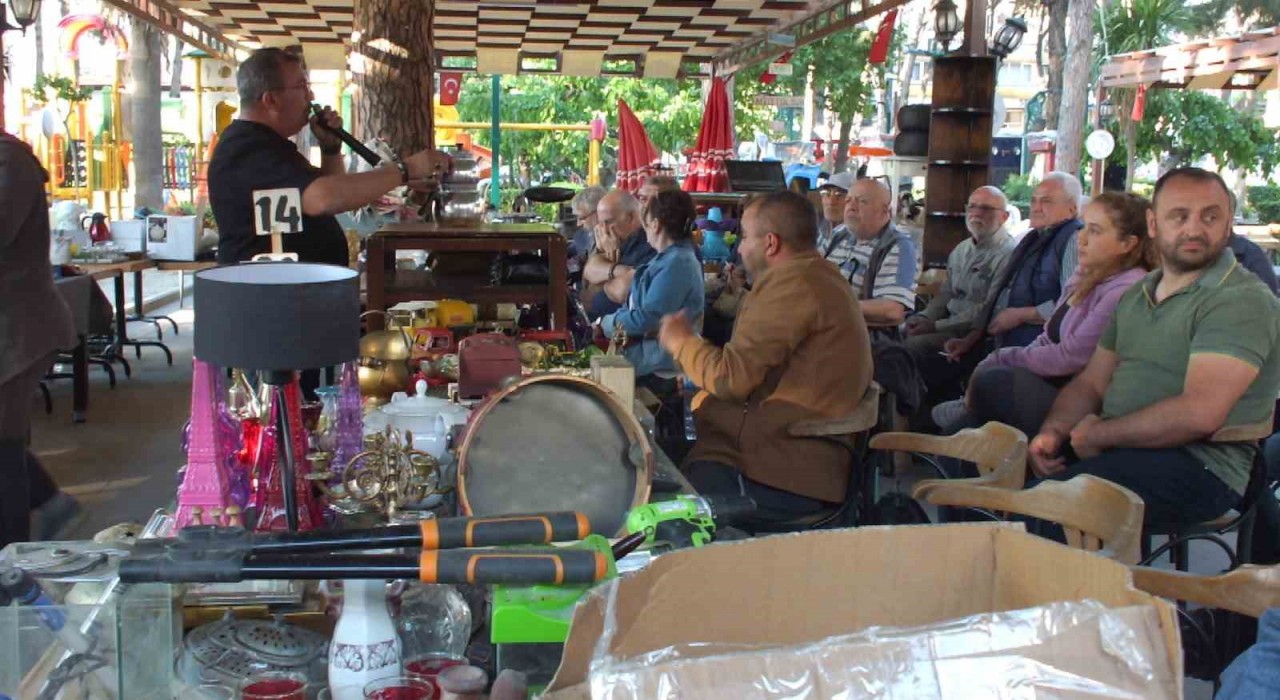 Balıkesirde ikinci el mezadı ilgi gördü