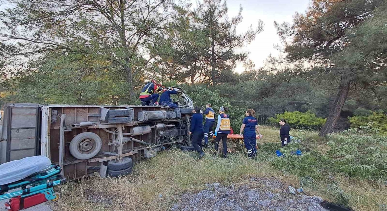 Balıkesirde kamyonet kaza sonucu ters döndü; 1 yaralı