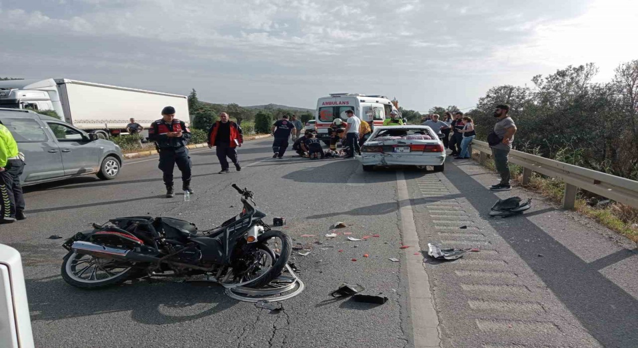 Balıkesirde motosiklet ile otomobil çarpıştı: 2 yaralı