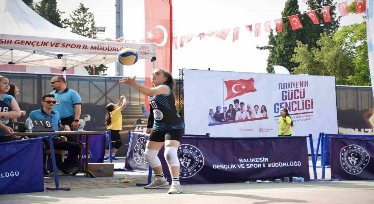Balıkesirli gençler Gençlik Haftasında spora doydu