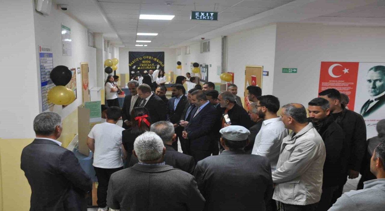 Balotu Köyü İlk ve Ortaokulunda ‘Bilim Fuarı açıldı