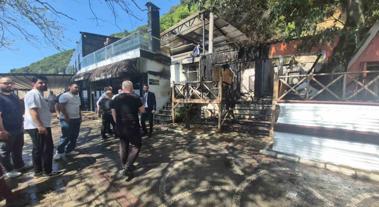 Bartında turistik otelde yangın