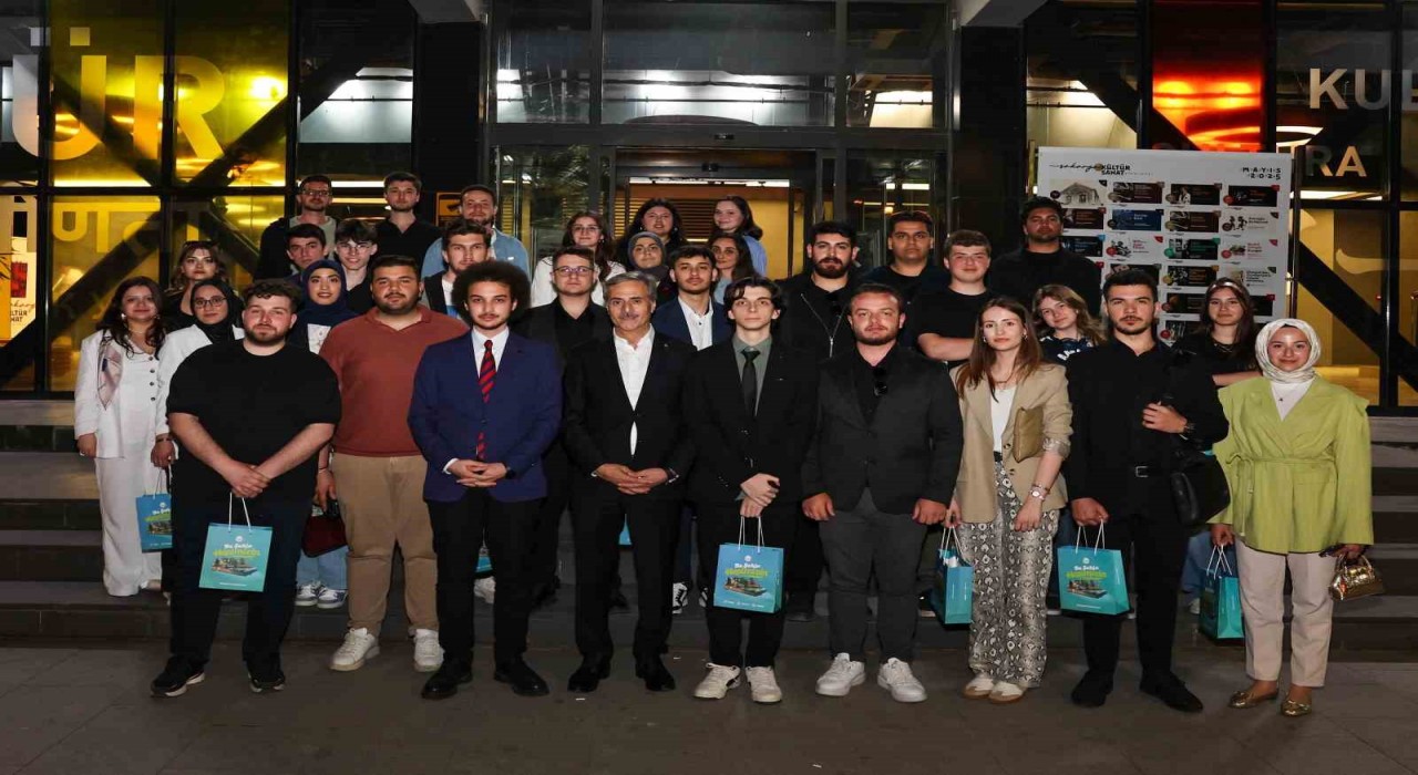 Başkan Alemdar, Ofis Sanat Merkezinde üniversiteli gençler ile buluştu