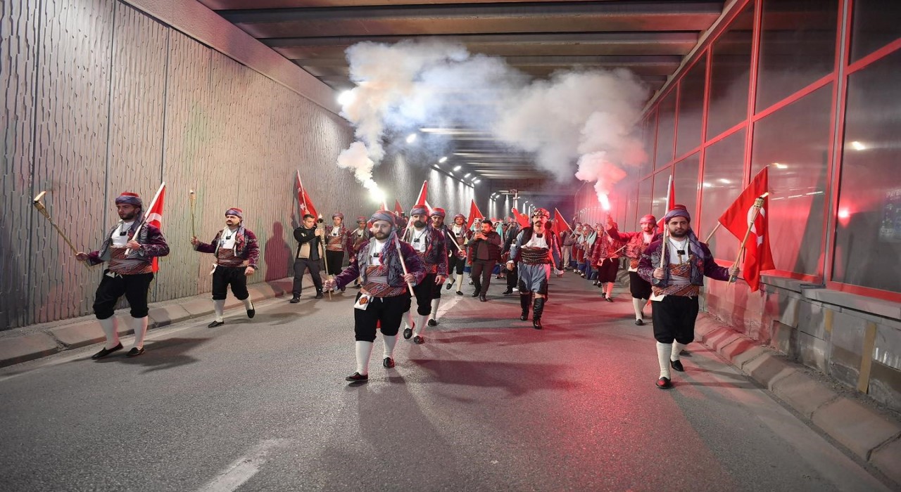 Başkan Büyükkılıç, 19 Mayıs Fener Alayında gençlerin coşkusuna ortak oldu