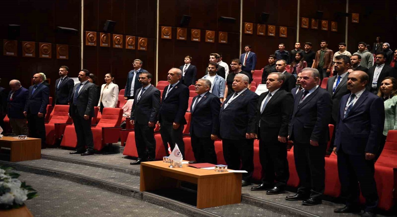 Başkan Büyükkılıçtan ‘yapay zekâ ve ‘akıllı şehircilik iş birliği çağrısı