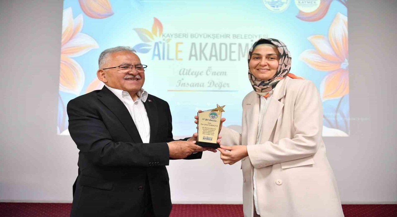 Başkan Büyükkılıtan Aile Akademisine ziyaret