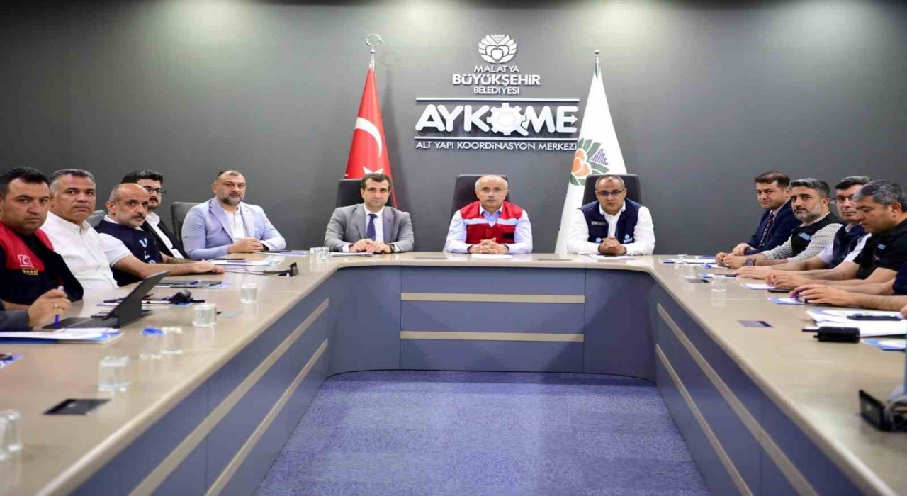 Başkan Er: Büyükşehir Belediyesi olarak yağmurun ilk anından itibaren tüm ekiplerimizle sahadaydık