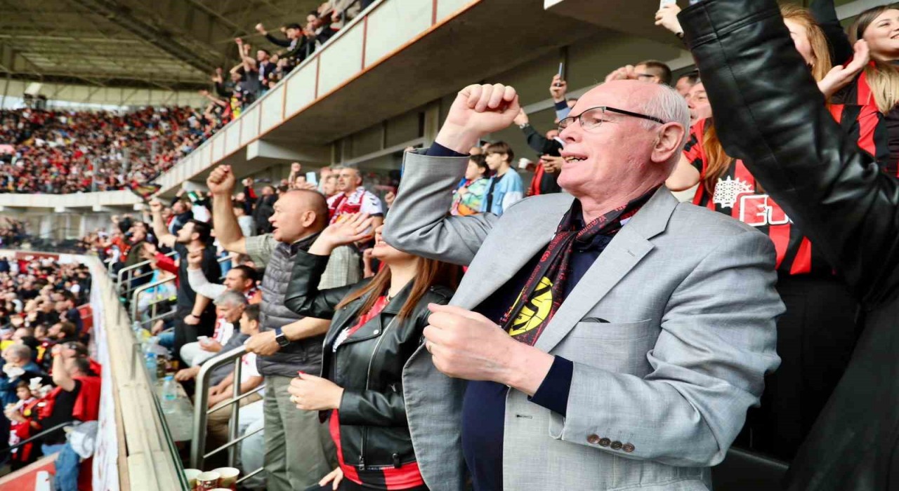 Başkan Kurt, Eskişehirsporun kritik maçını deplasman tribününden takip edecek