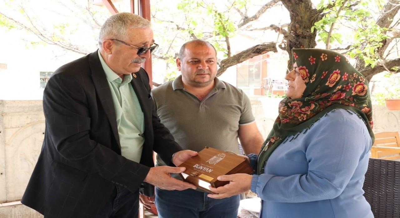 Başkan Metin şehit annelerini unutmadı