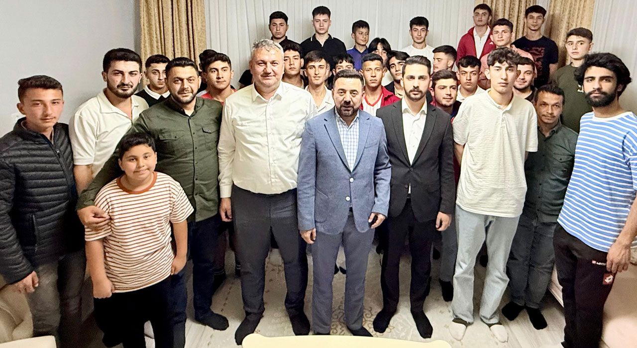 Başkan Mustafa İba’dan Gençlerle Samimi Çay Sohbeti