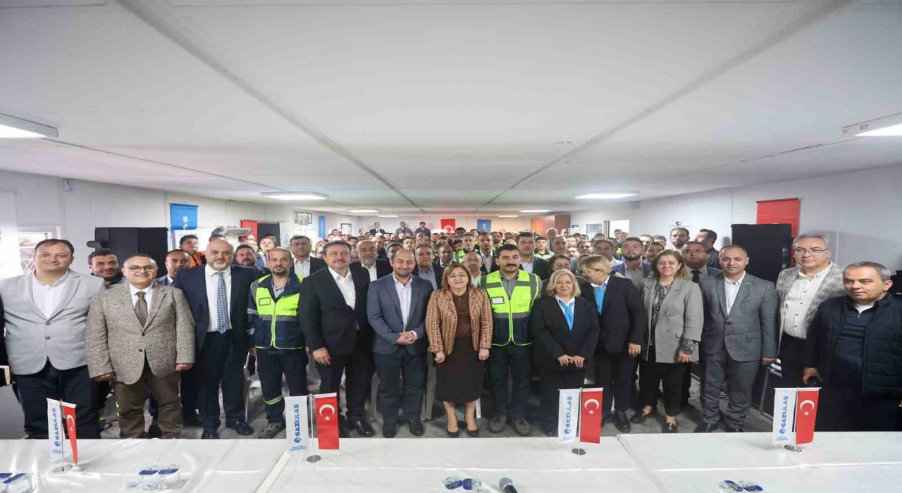 Başkan Şahin, 1 Mayısta belediye çalışanlarıyla bir araya geldi