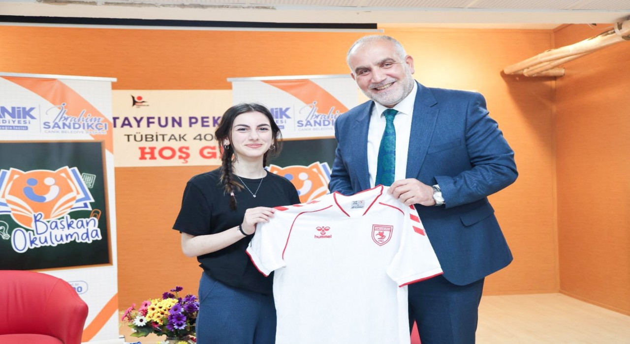 Başkan Sandıkçı öğrencilerle buluştu: Eğitim önceliğimiz