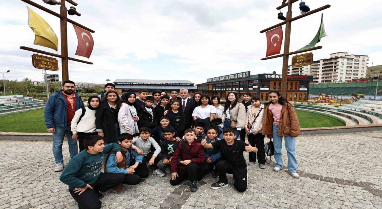Başkan Tahmazoğlu, Geleneksel Sporlar Merkezinde gençlerle buluştu