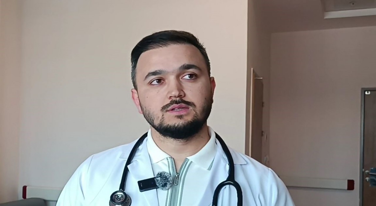 Batmanda 4 yaşındaki çocuğun, 16 günlük kardeşine verdiği badem şekeri boğazından operasyonla çıkarıldı