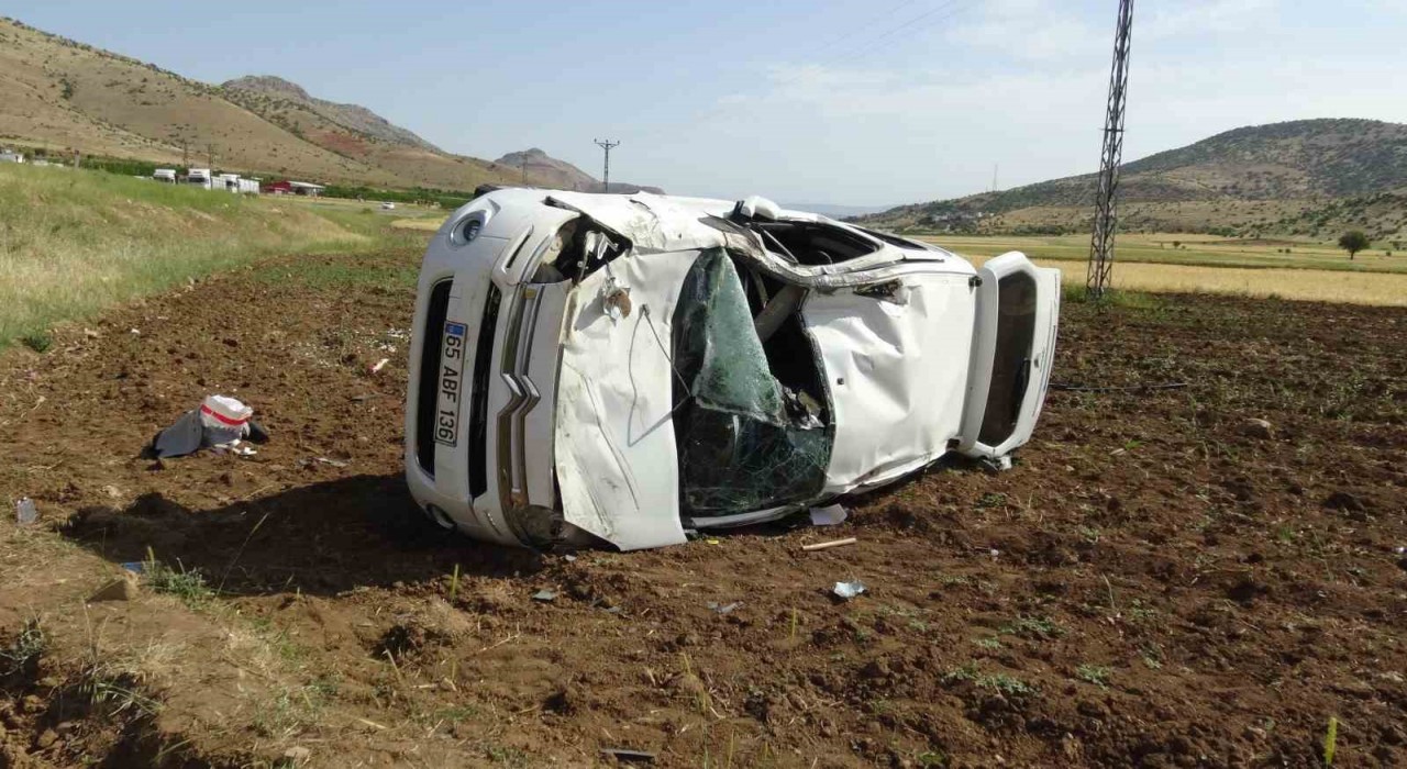 Batmanda kamyonet takla attı: 1 ölü, 2 yaralı