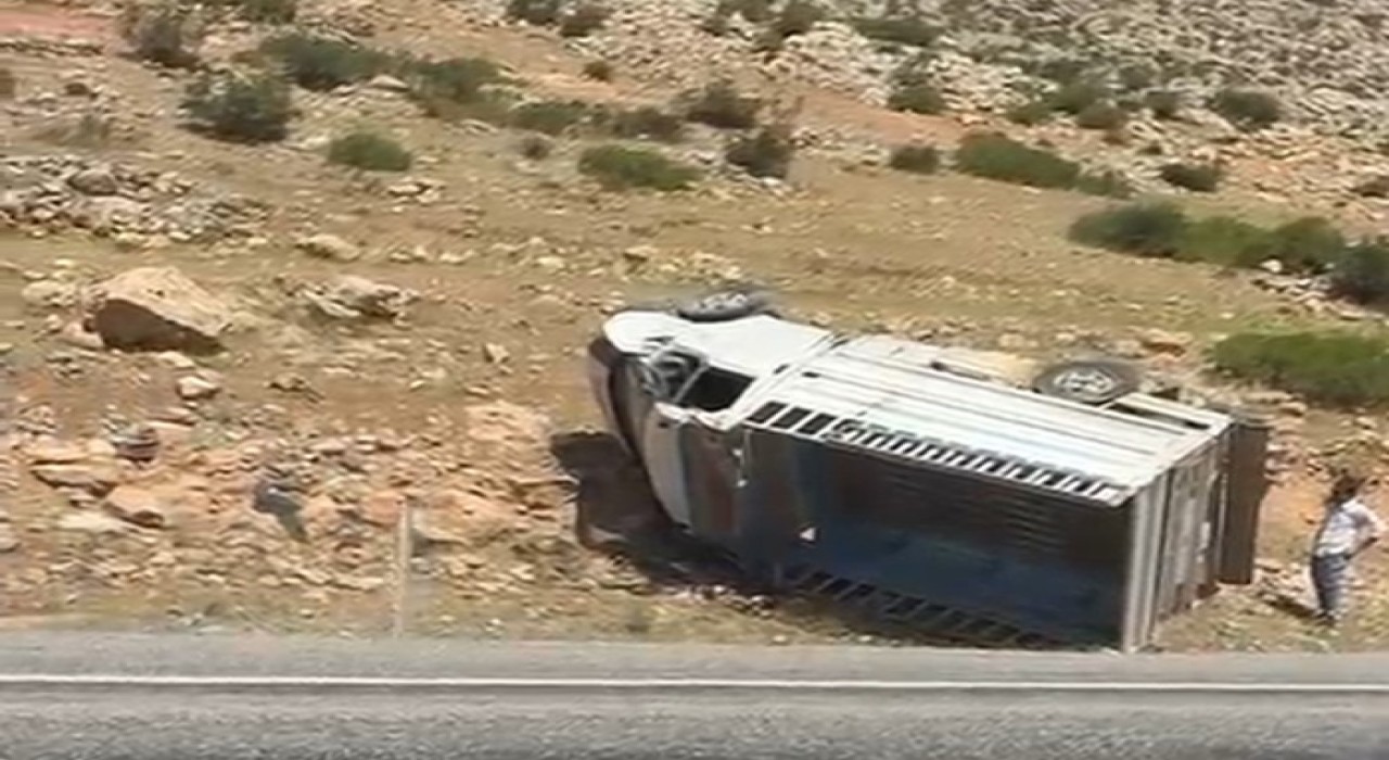 Batmanda kamyonet takla attı: 2 yaralı