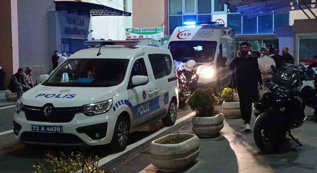 Batmanda motosikletler çarpıştı: 3 ağır yaralı