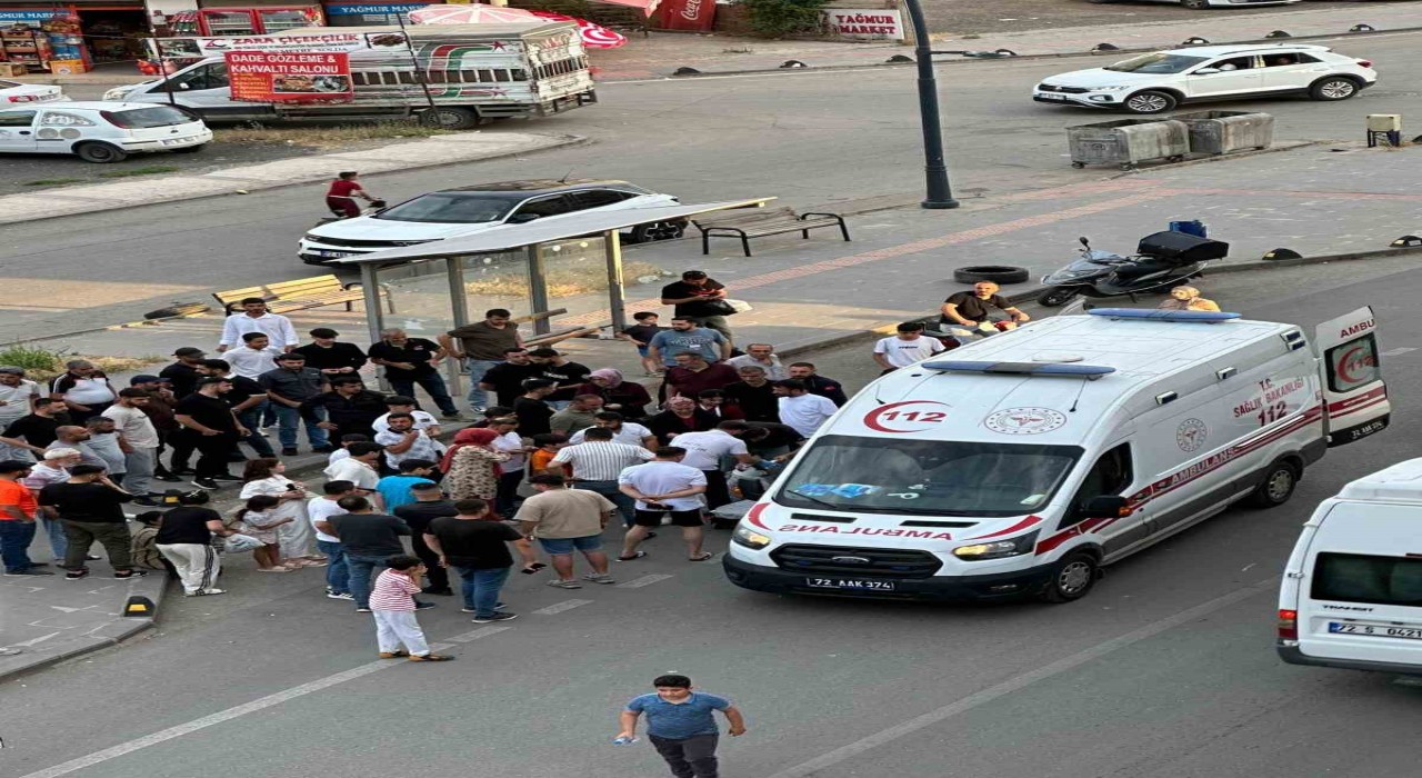 Batmanda yolun karşısına geçmeye çalışan kadına otomobil çarptı
