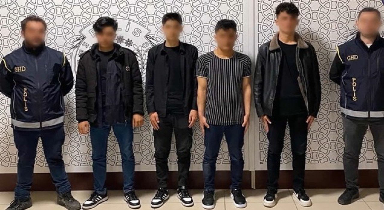 Bayburtta 4 düzeniz göçmen ve 3 insan taciri yakalandı