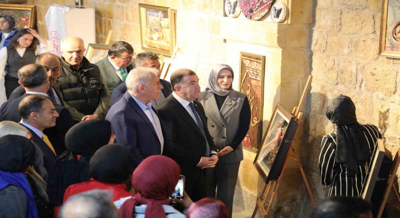 Bayburtta Gençlik Haftası etkinlikleri sergi açılışıyla başladı