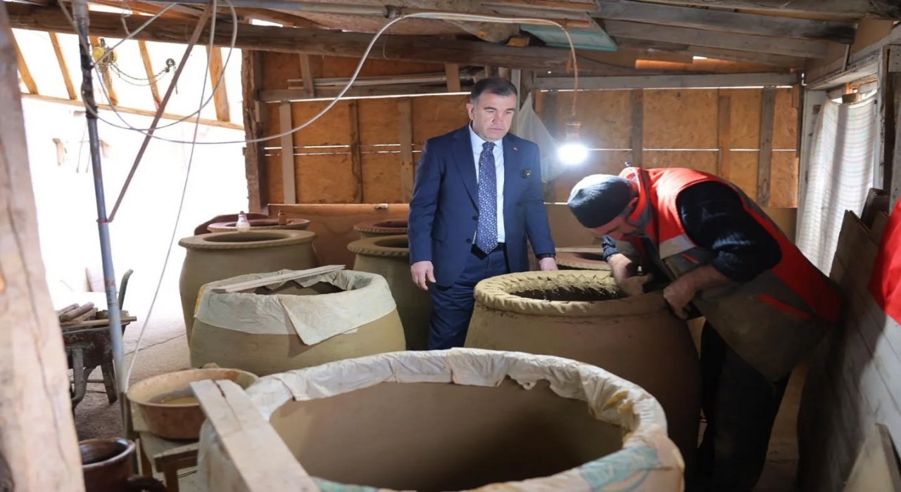 Bayburtun tek tandır ustası Vali Eldivanın da dikkatini çekti