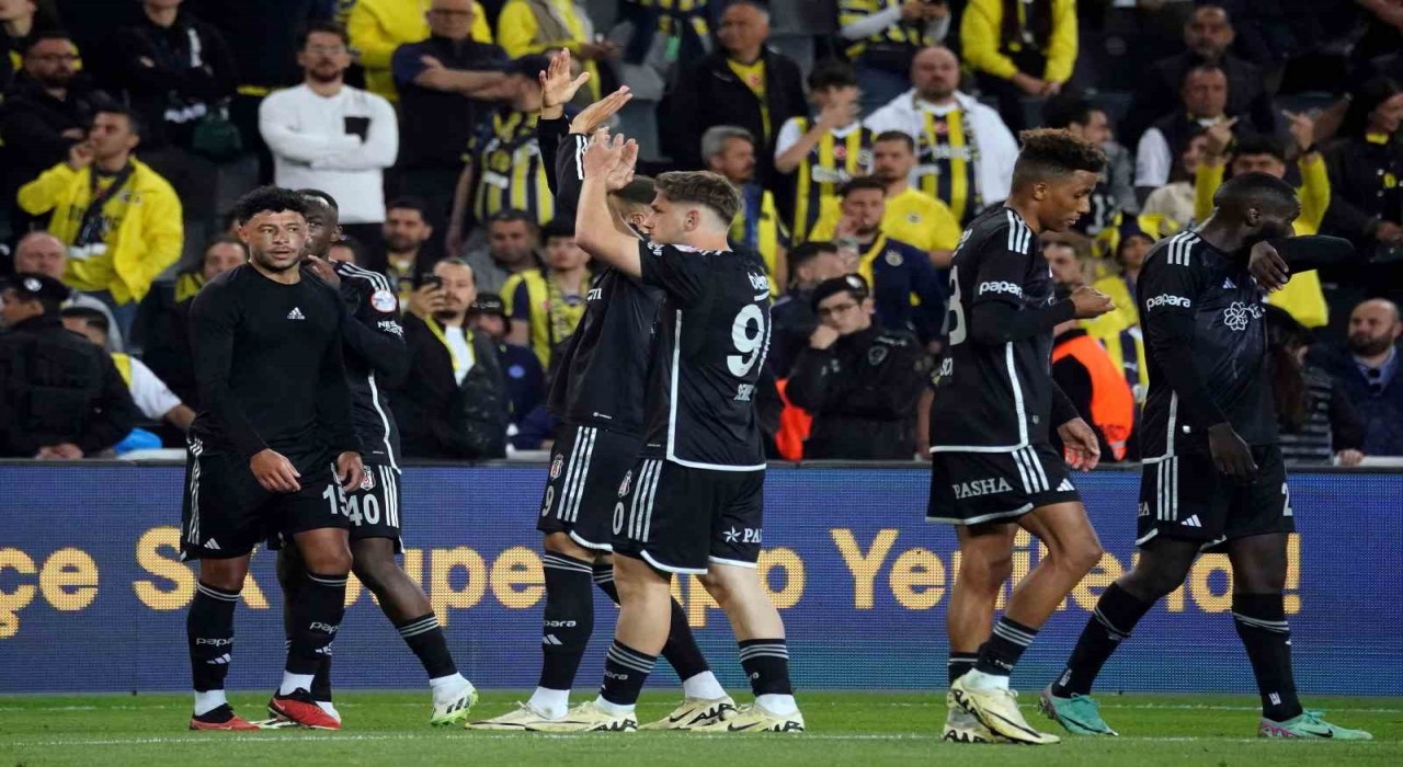 Beşiktaş, Fenerbahçeye karşı 20 yıllık hasreti sonlandırmak istiyor
