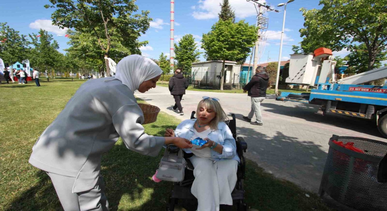 Beyaz Kalpler öğrencilerinden örnek davranış