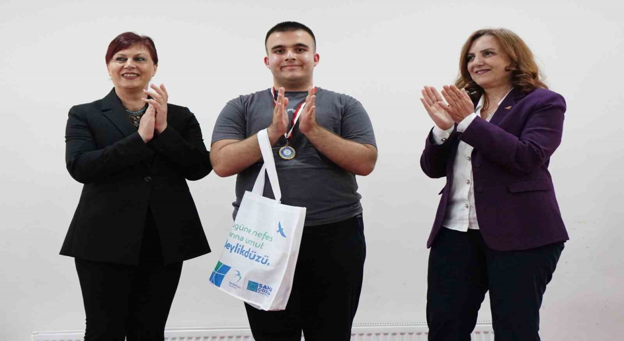 Beylikdüzünün özel sporcuları turnuvada ter döktü