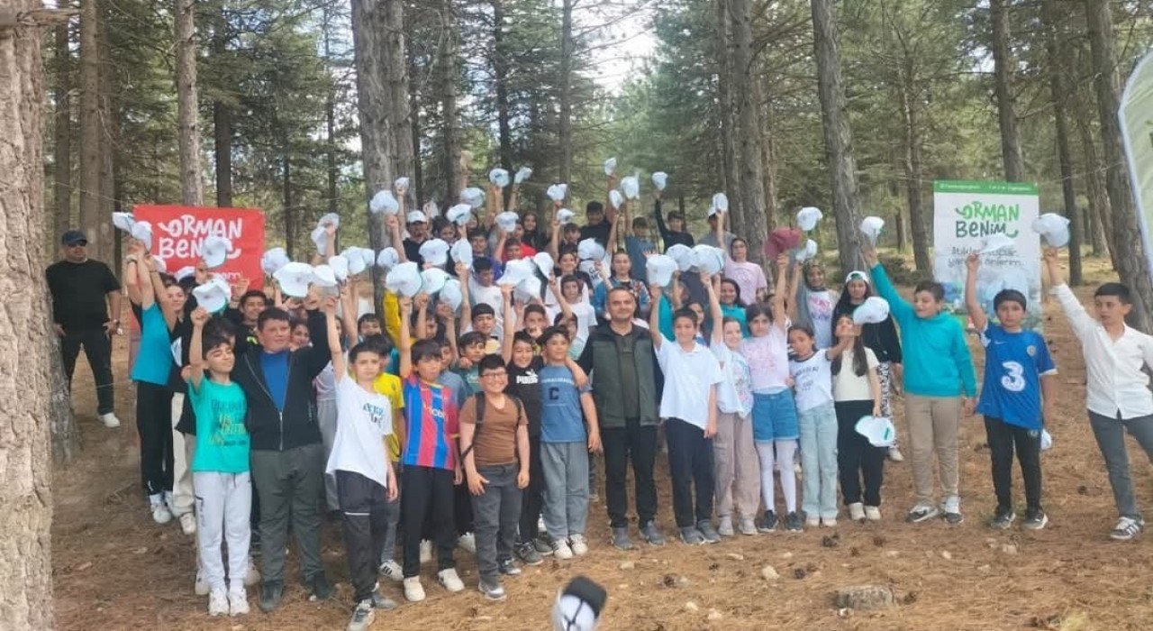 Beyşehirde öğrencilerden ormanda temizlik seferberliği