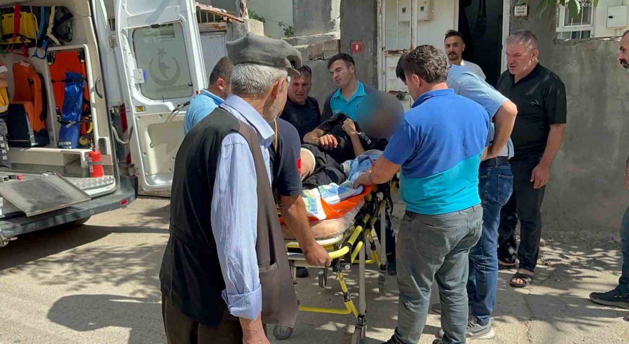 Bıçağın üzerine düşen şahıs yaralandı