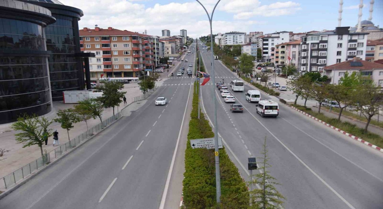 Bilecik Belediyesinden yaya geçişi ve orta refüjlerin korunması için uyarı
