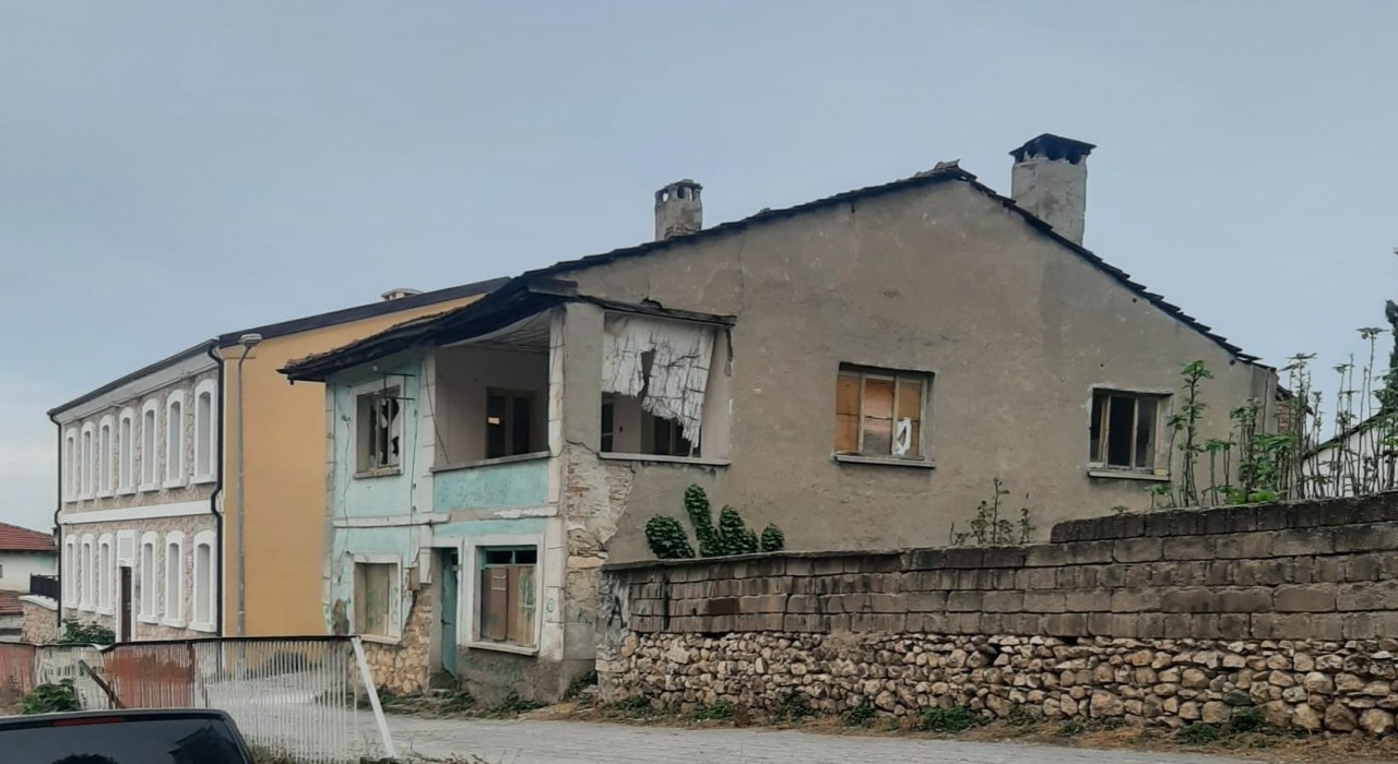 Bilecikte bir emniyet bir de zabıta ekibine darp edildi