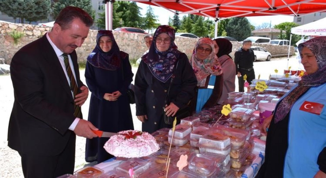 Bilecikte hayır çarşısı kuruldu