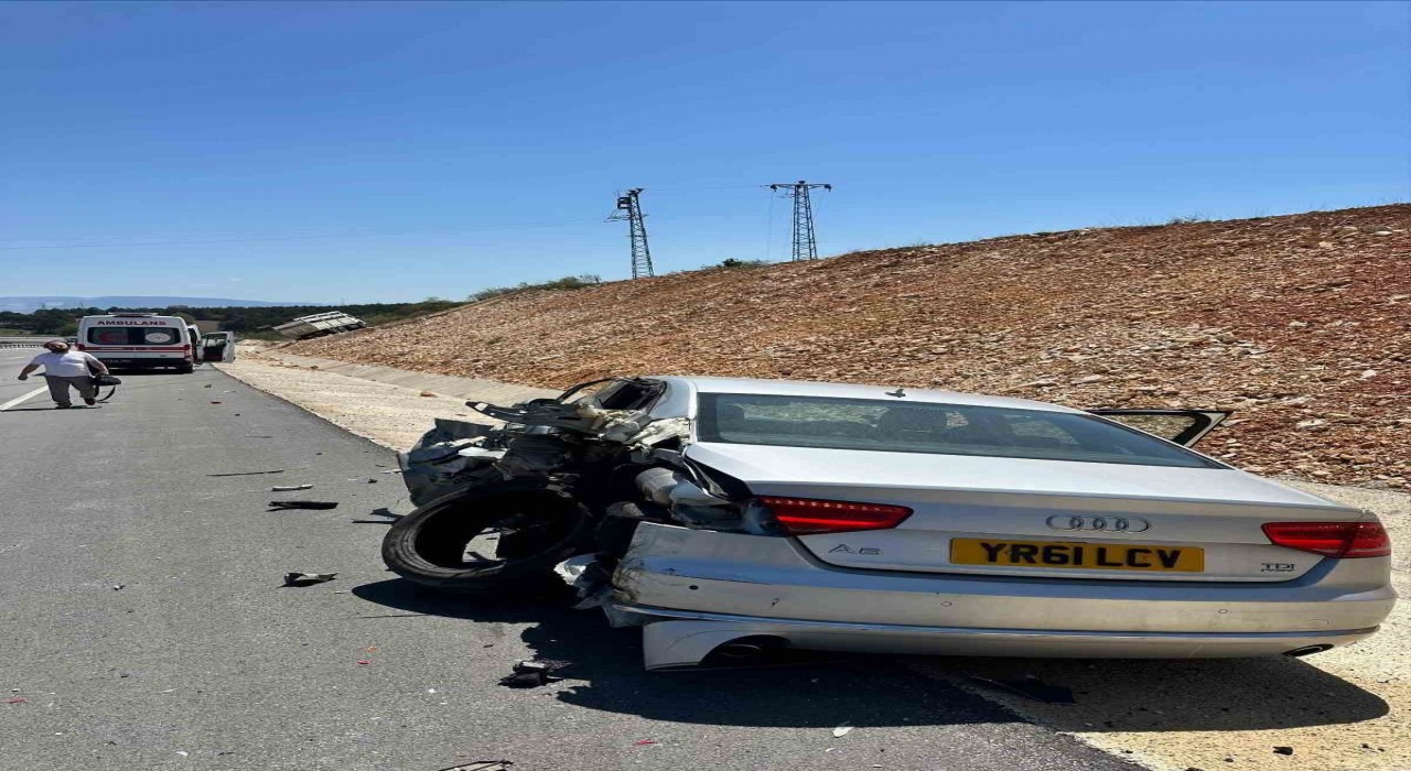 Bilecikte kamyon park halindeki otomobile çarptı, 1 yaralı