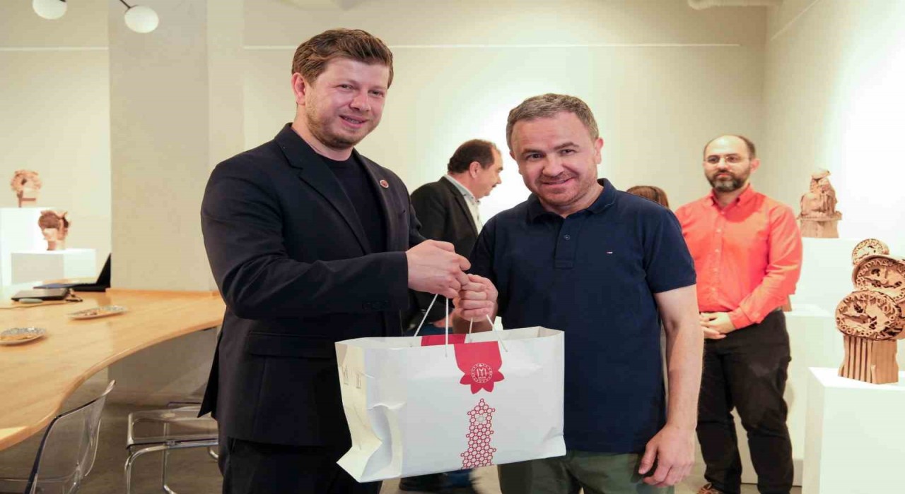 Bilecikte ‘Zamanla seramik sergisi, sanatseverlerle buluştu