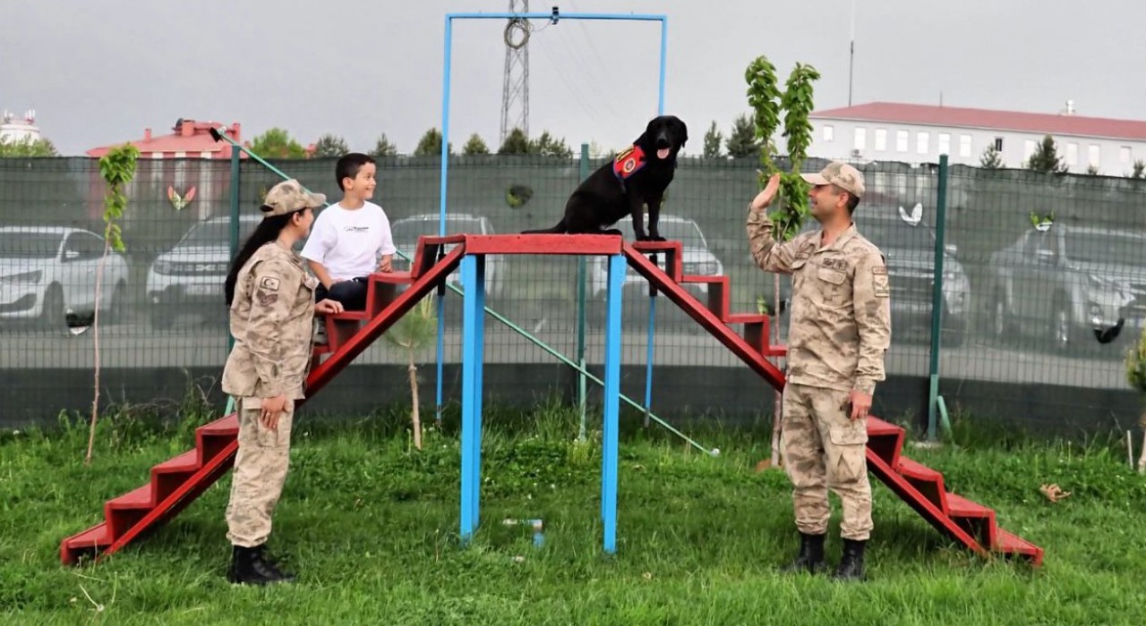 Bingölde şehit çocuğu jandarmada unutulmaz bir gün geçirdi