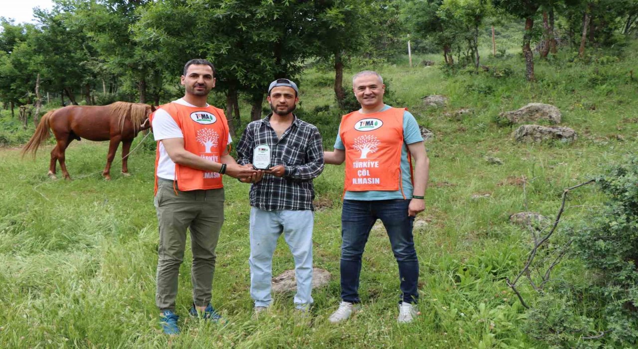 Bingöllü çobandan yürek ısıtan davranış