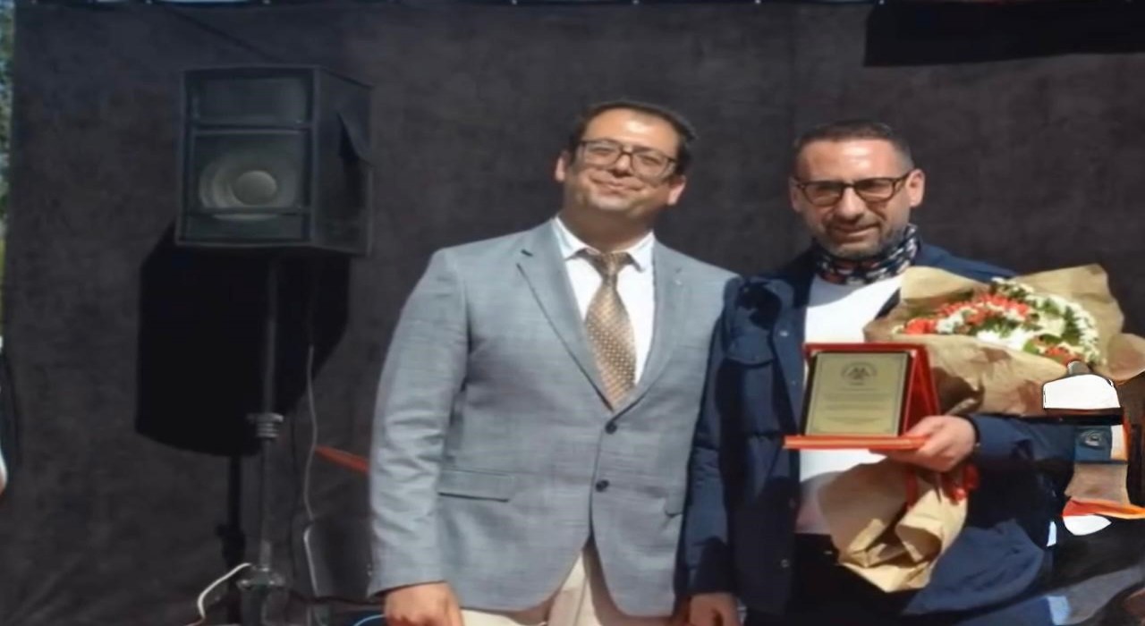 Bir zamanlar tuğla taşıdığı okula, bağışta bulundu