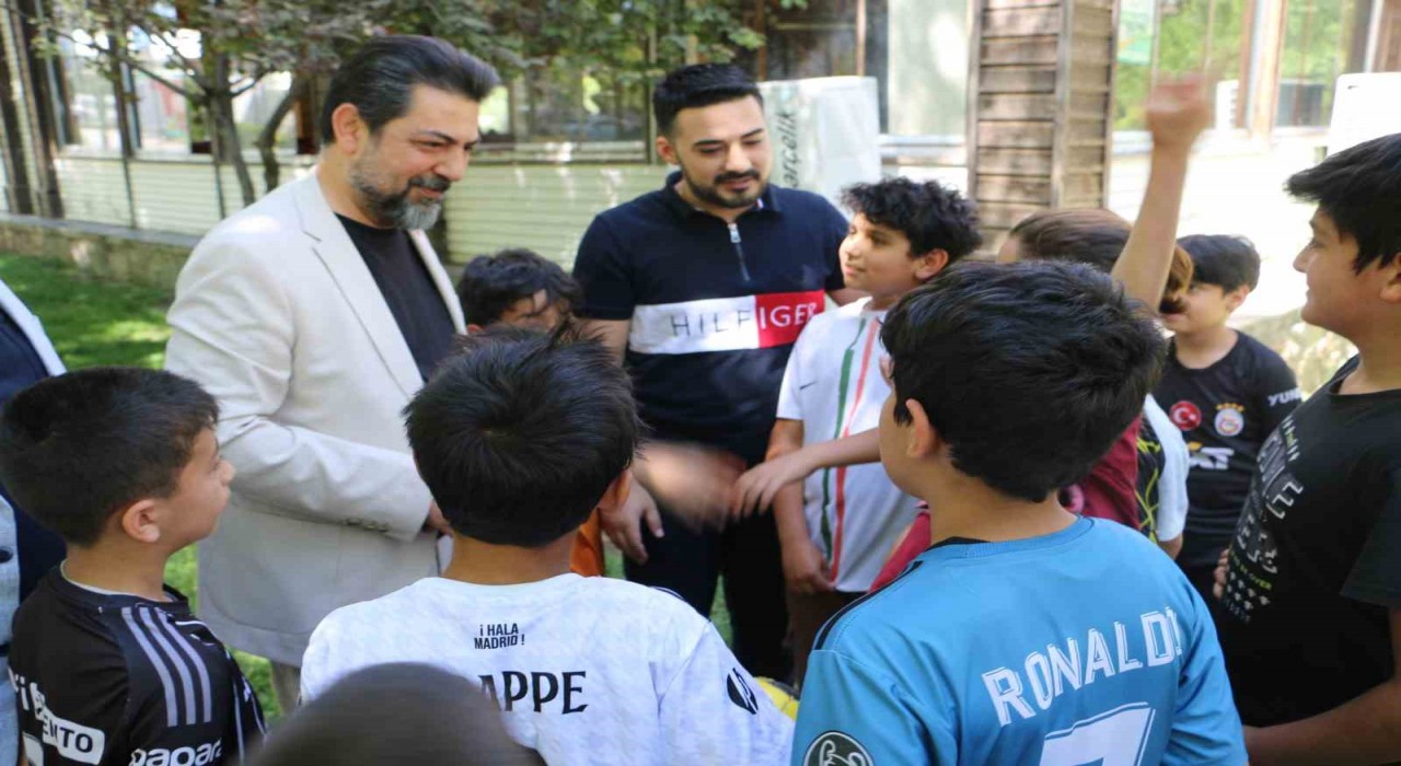 Birçok ilden büyük Bağlar ilçesinin sorunları yerinde dinlenip çalışmalar yapılıyor