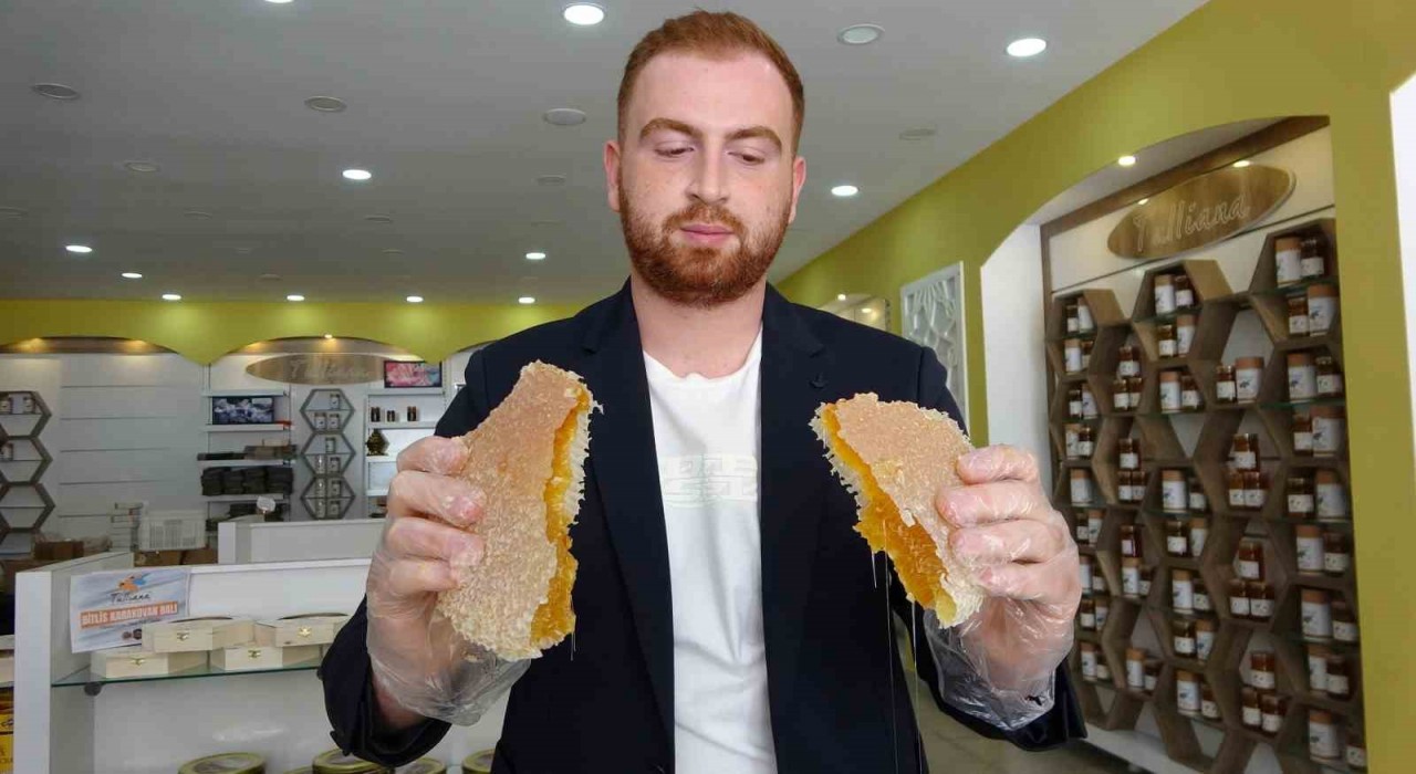 Bitlis balı Pariste bir kez daha Altın Bal ödülü aldı