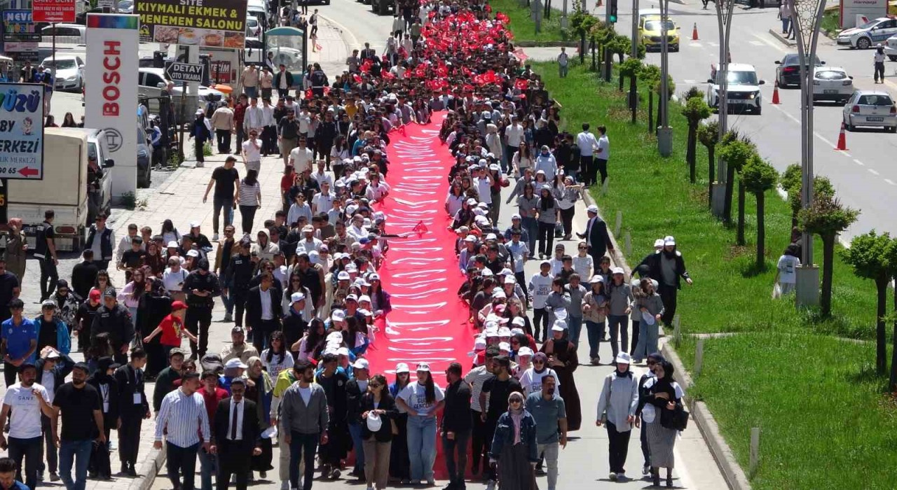Bitliste Gençlik Festivali ve Kitap Fuarı başladı