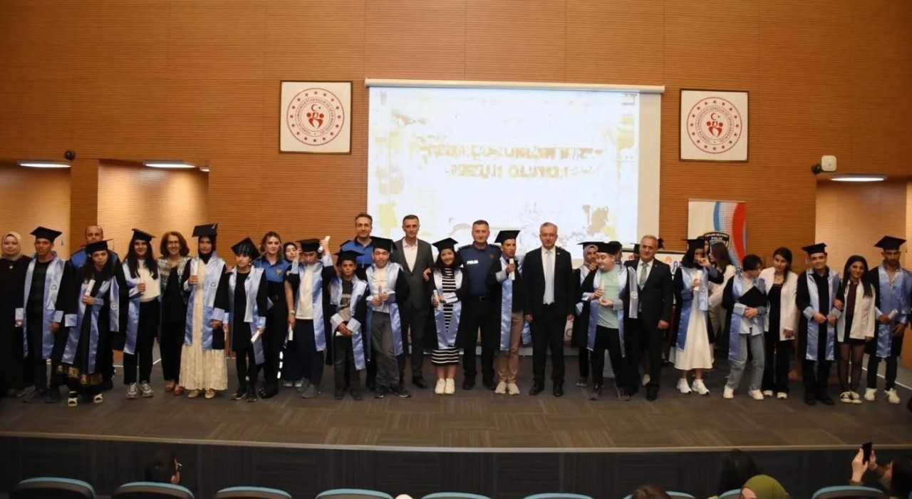 Bizim Çocuklarımız projesinin ilk etabı, temsili mezuniyet töreni ile sonlandı